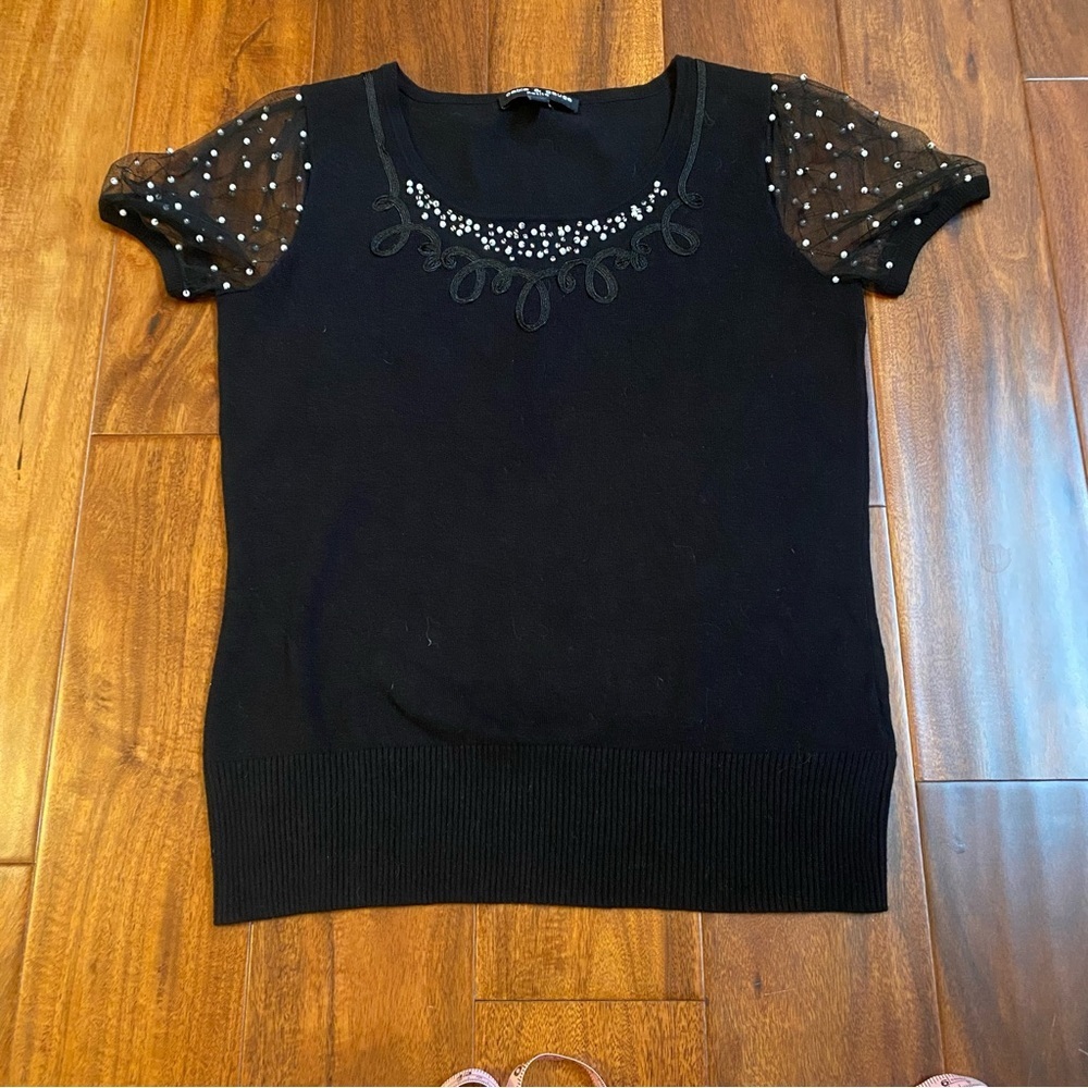 CABLE & GAUGE Women’s Short Sleeve Knit Top Shirt Blouse Petite Black w/Pearls